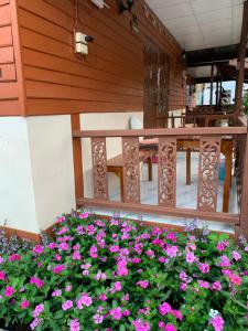 Balkón nebo terasa v ubytování K Khan Garden at Chiang Khan Walking Street
