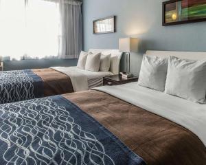 Postel nebo postele na pokoji v ubytování Comfort Inn & Suites