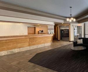 a hotel lobby with a bar and a kitchen at Studio 6 Suites Butte MT I-90 I-15 in Butte