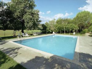 Der Swimmingpool an oder in der Nähe von Apartment in Umbria near Lake Trasimeno