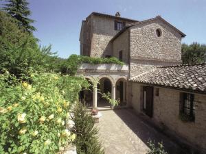 Ein Garten an der Unterkunft Apartment in Umbria near Lake Trasimeno