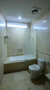 Bilik mandi di griya desa hotel & pool