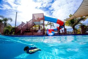 Bazén v ubytování BIG4 Happy Hallidays Holiday Park nebo v jeho okolí