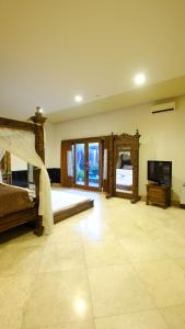 Katil atau katil-katil dalam bilik di griya desa hotel & pool