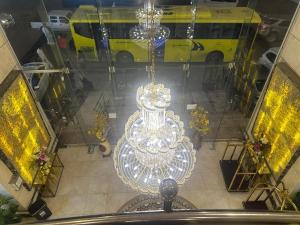 Restaurace v ubytování فندق نجمة ذاخر توصيل مجاني للحرم - Zakher Star Hotel Free Shuttle Service