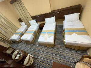 Postel nebo postele na pokoji v ubytování فندق نجمة ذاخر توصيل مجاني للحرم - Zakher Star Hotel Free Shuttle Service