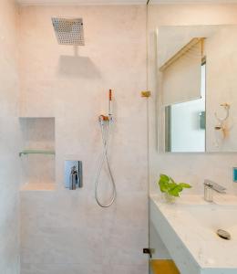 Photo de la galerie de l'établissement Ocean View Luxury Retreat - Private Villa by Nest Group, à Nha Trang