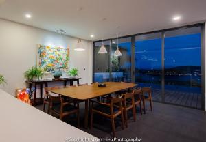 Photo de la galerie de l'établissement Ocean View Luxury Retreat - Private Villa by Nest Group, à Nha Trang