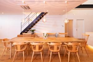 Private luxury villa with ocean view Shodoshima的休息区