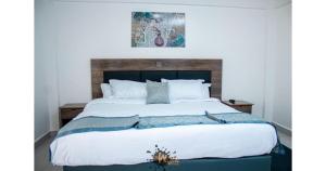 Postel nebo postele na pokoji v ubytování Waffle Suites