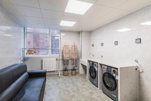 a laundry room with a washer and dryer at GELIhotel Nanchang Road Branch in Nanyuan +12 photos