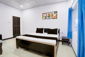 Postel nebo postele na pokoji v ubytování Hotel O Devki Garden