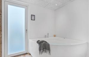 Fotografie z fotogalerie ubytování Cozy Home In Tarm With Wifi v destinaci Tarm