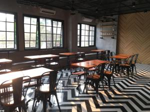 Restaurace v ubytování Cleo Hotel Jemursari Surabaya