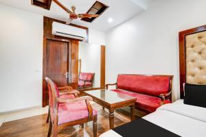 Posezení v ubytování Super Townhouse Arakashan Road Paharganj formerly Mohan international