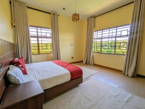 Postel nebo postele na pokoji v ubytování Hillsgate Experience a Luxury Home in Nairobi