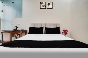 Postel nebo postele na pokoji v ubytování Super Townhouse Sector 63 A Noida