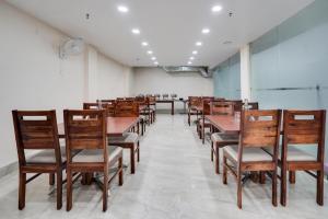 Posezení v ubytování Super Townhouse Sector 63 A Noida