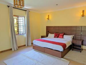 Postel nebo postele na pokoji v ubytování Hillsgate Experience a Luxury Home in Nairobi