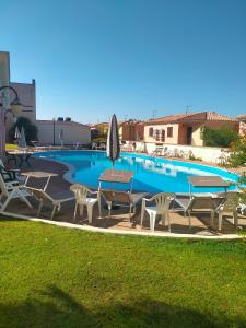 Πισίνα στο ή κοντά στο Villetta Soleil con Piscina e Campo da Tennis condominiale