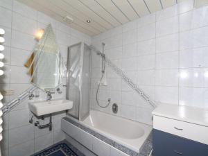 A bathroom at Apartment in Mayrhofen in the mountains