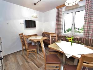 Televiisor ja/või meelelahutuskeskus majutusasutuses Apartment in Sankt Johann near Ski Area