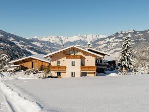 Üldine mäevaade või majutusasutusest Apartment in Sankt Johann near Ski Area pildistatud vaade
