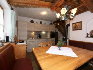 Kuchyňa alebo kuchynka v ubytovaní Holiday Home in Grossarl with Mountain Views