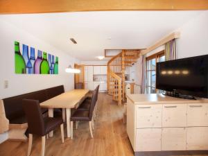 Televisyen dan/atau pusat hiburan di Apartment in Wald im Pinzgau near Ski Lift