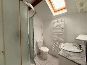 Imagen de la galería de Maison du canton proches commerces, en Grand-Village-Plage