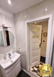 Ένα μπάνιο στο Apartament w Rynku