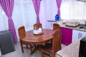 Kuchyň nebo kuchyňský kout v ubytování Ashraya Home