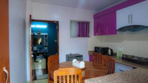 Kuchyň nebo kuchyňský kout v ubytování Ashraya Home