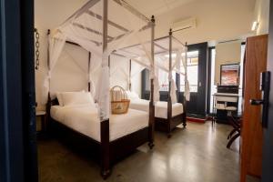 Postel nebo postele na pokoji v ubytování Tian Jing Hotel + 61 fotografií