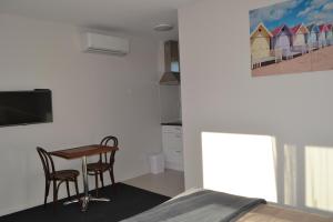TV a/nebo společenská místnost v ubytování 319 Addington Motel