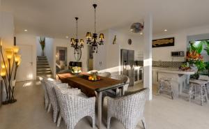 Φωτογραφία από το άλμπουμ του Ozamiz Villa Seminyak by Villas R Us στο Σεμινιάκ +18 φωτογραφίες