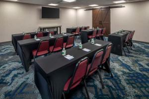 Konferenční prostory v ubytování Hampton Inn Long Island/Commack + 26 fotografií