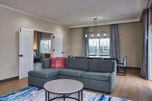 DoubleTree by Hilton Chatsworth的休息区
