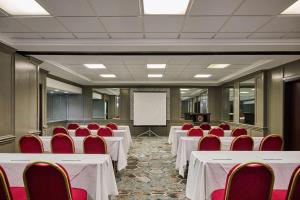 DoubleTree by Hilton Chatsworth商务区和/或会议室