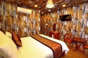 Giường trong phòng chung tại Nest Hotel