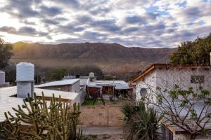 Nespecifikovaný výhled na hory nebo výhled na hory při pohledu z prázdninového domu