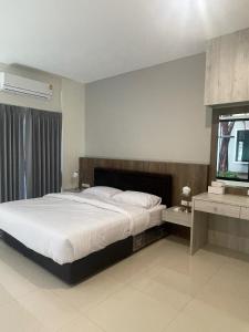 a bedroom with a large bed and a television at Jenista Pool Villa in Ban Po Mo +33 photos