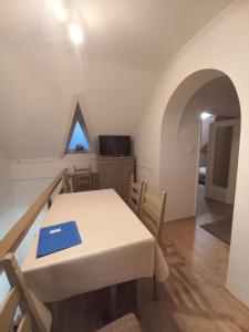 A bed or beds in a room at Sándor Apartman