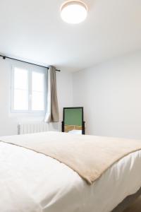 Postel nebo postele na pokoji v ubytování Logement centre historique