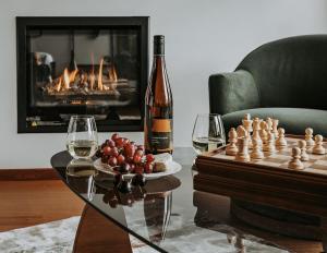 a living room with a chess board and a bottle of wine at Eagle Ridge Retreat in Kettering