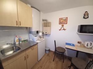 A kitchen or kitchenette at Sándor Apartman