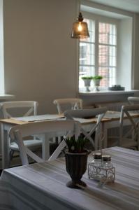 En restaurant eller et andet spisested på Ny Kirstineberg Gods Bed & Breakfast