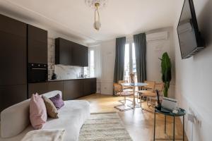 a living room with a couch and a table at La Casa di Gylda in Milan