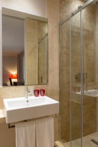 Koupelna v ubytování Posta Design Hotel