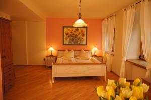 Postel nebo postele na pokoji v ubytování Hotel zur Post